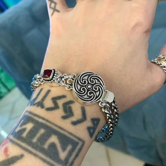 Handmade garnet & silver Celtic clasp design charm on wheat chain bracelet - Picture 8 of 10